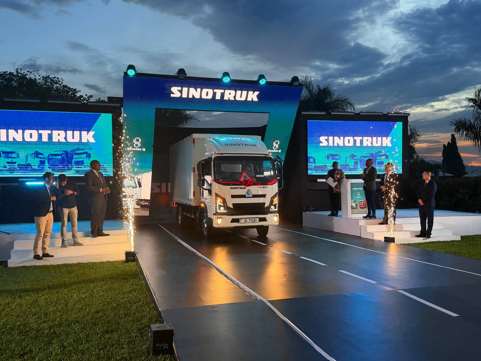 SINOTRUK presenta sus camiones ligeros en Uganda